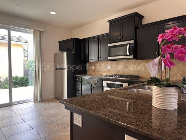 Building Photo - 3672 Etchings Way