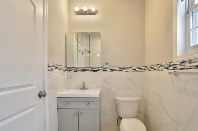 Building Photo - 345 N 2nd St