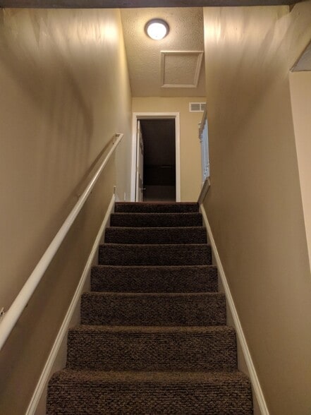 Building Photo - 1527 Lynch Ln