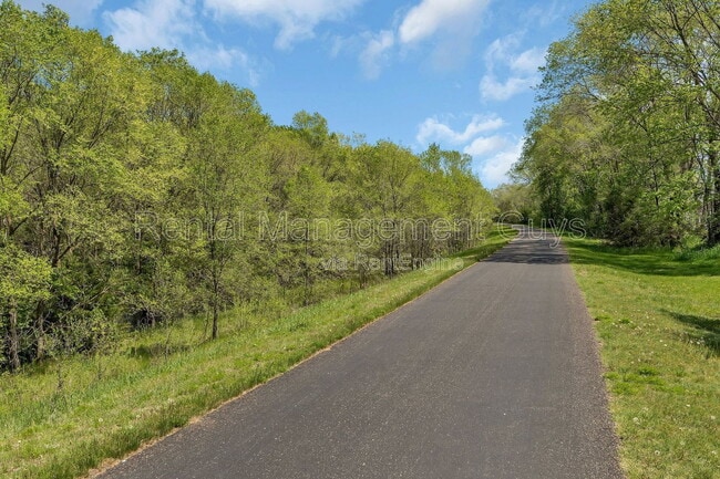 Building Photo - 133 Cedar Ct E