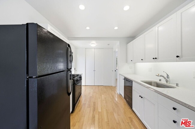 Building Photo - 1739 N Ave 46