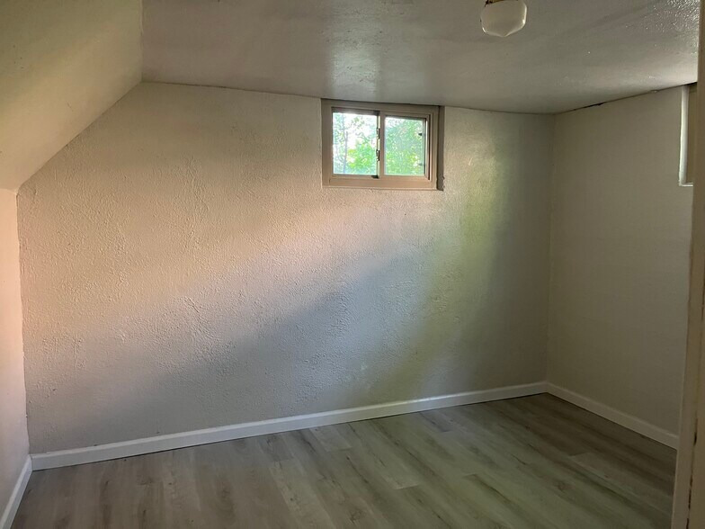 Building Photo - 932 Cheyenne Blvd