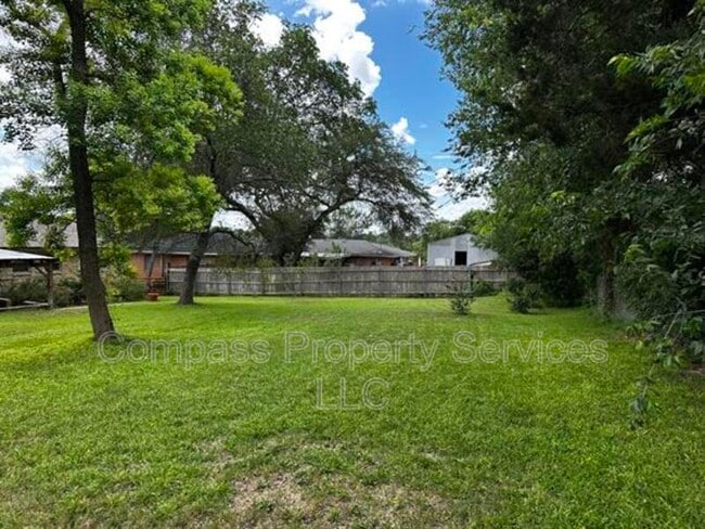 Building Photo - 8919 Whippoorwill Dr