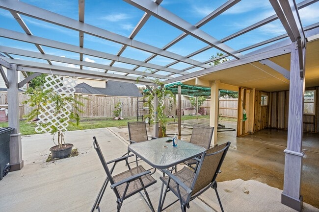 Building Photo - 10315 Kennewick Dr