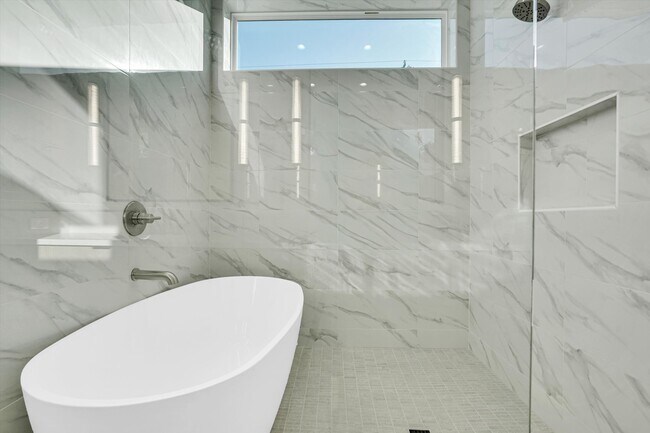 Building Photo - 1703 Nomas St