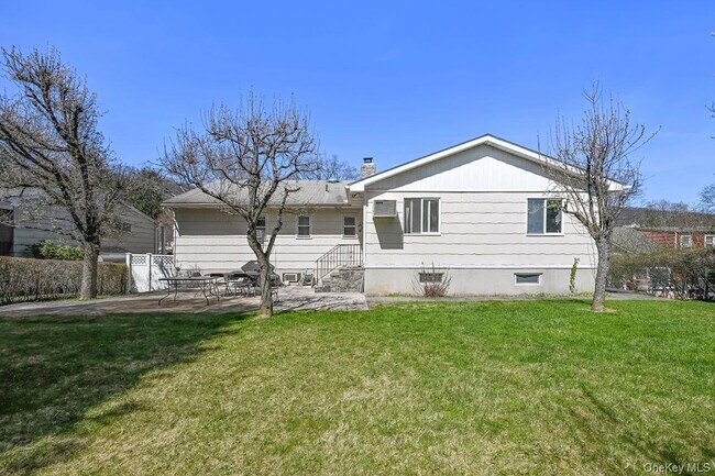 Building Photo - 568 Manville Rd