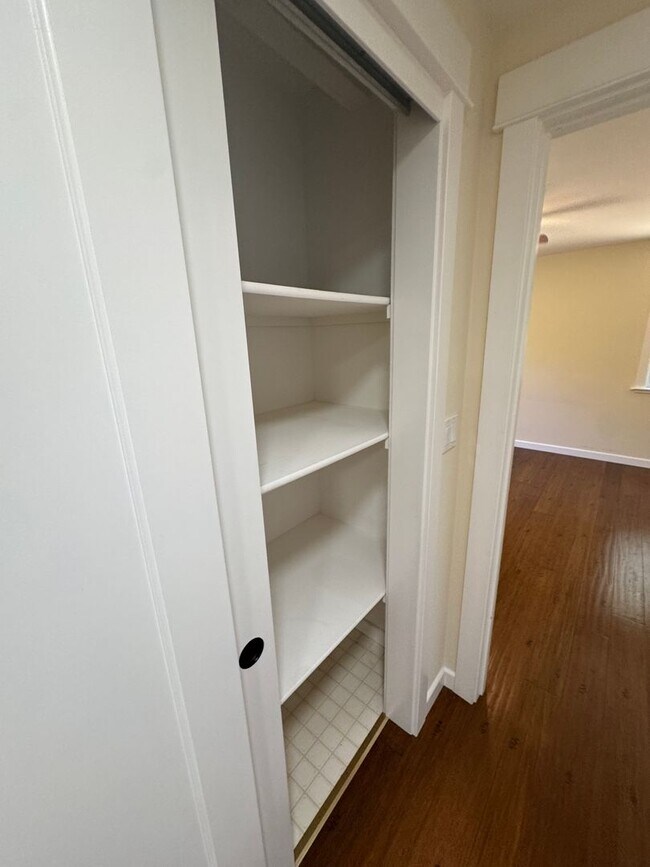 Building Photo - Beautiful 3 Bedroom/2 Bathroom Plus Bonus Room in Ben Lomond