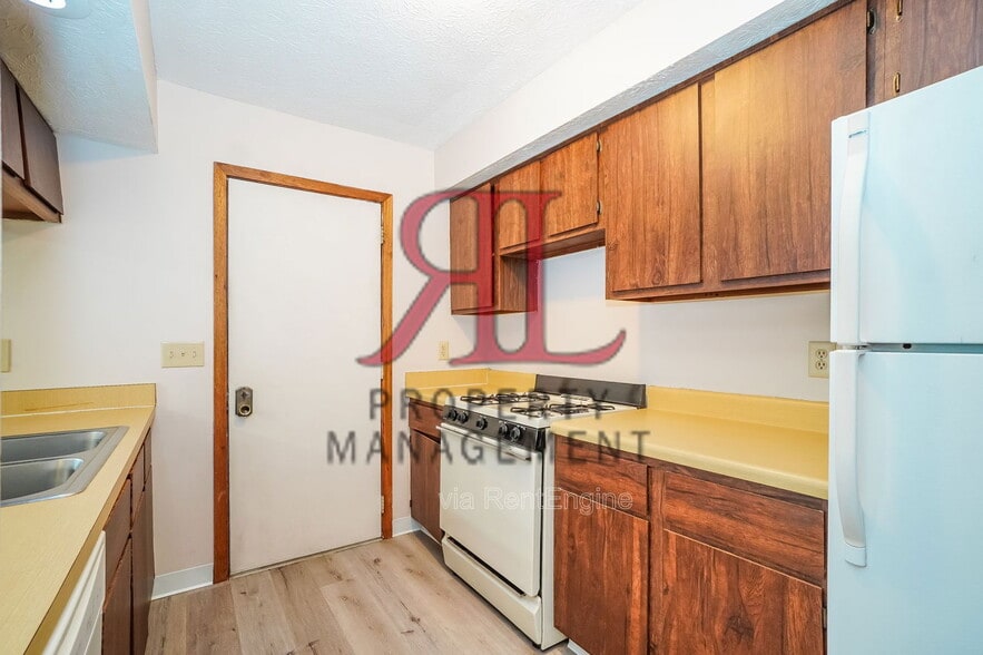 Building Photo - 320 Crosswind Dr