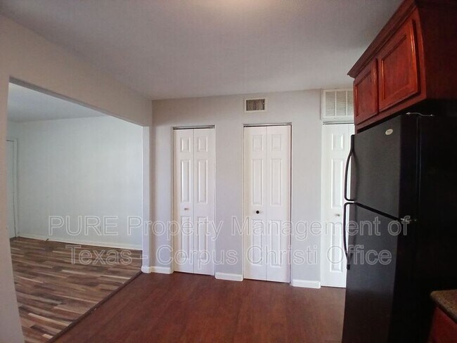 Building Photo - 901 Furman Ave