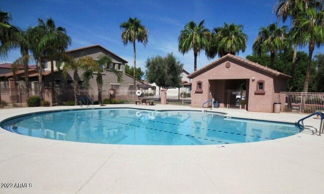 Building Photo - 5158 W Poinsettia Dr