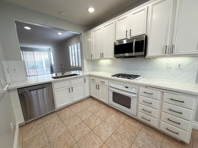 Building Photo - 3 Bdrm/3 Bath Brea Artisan Walk Home