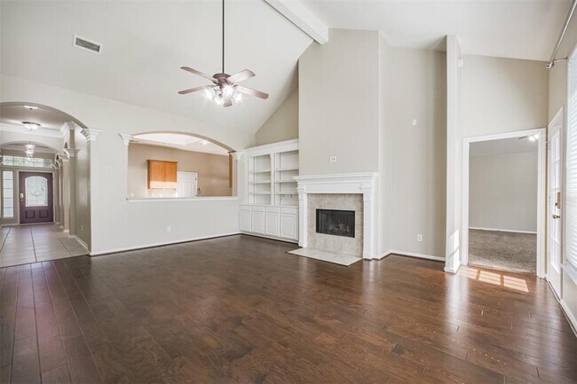 Building Photo - 15810 Cypress Hall Dr