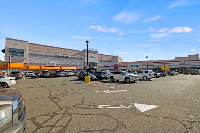 Building Photo - 2437 Bedford St