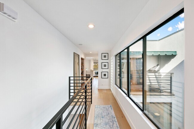 Building Photo - 6502 Dume Dr