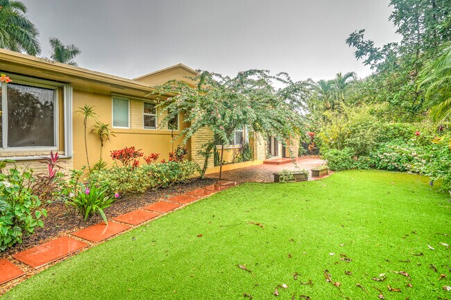 Building Photo - 216 32nd St