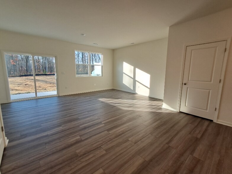 Building Photo - 2111 Trailside Dr