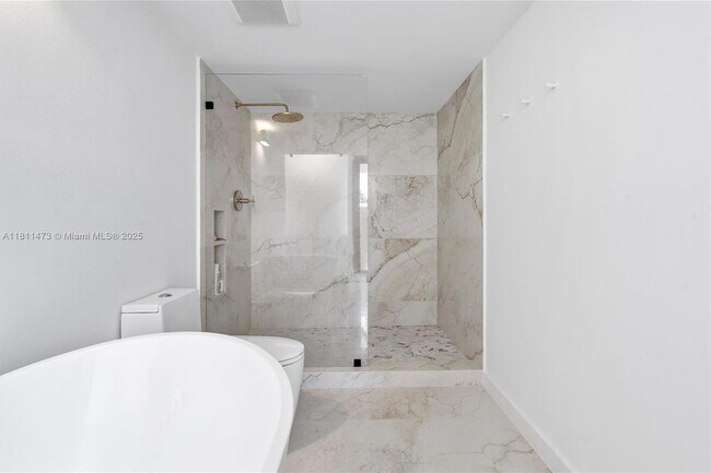 Building Photo - 2575 S Bayshore Dr