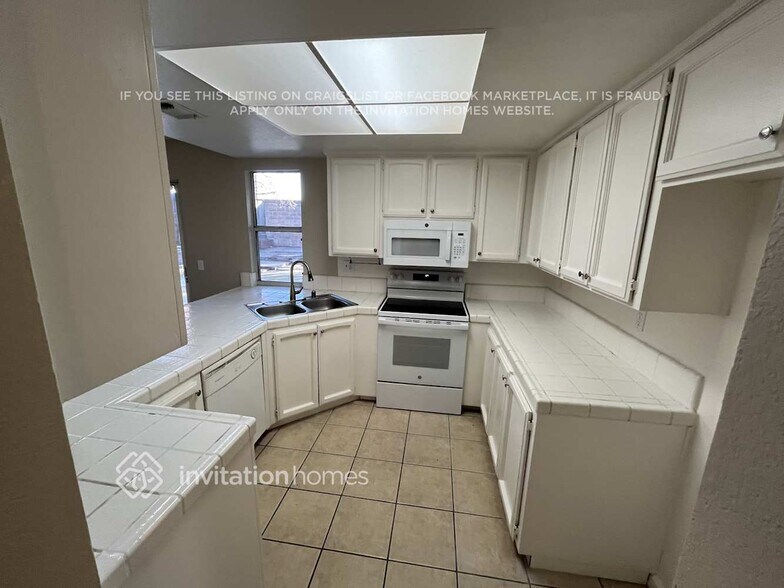 Building Photo - 529 Oakborough Ave