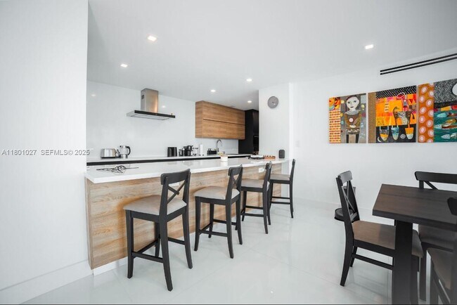 Building Photo - 5600 Collins Ave