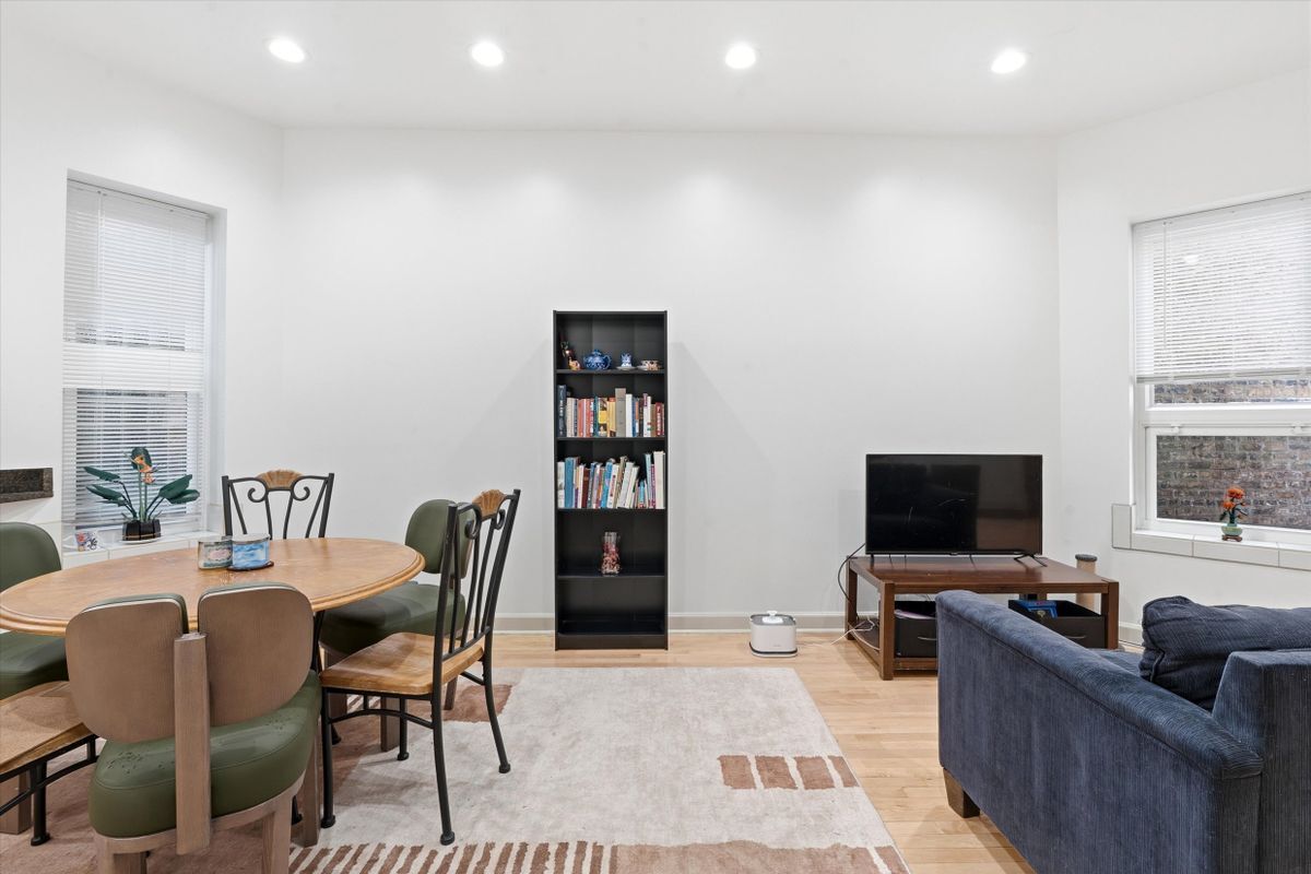 Building Photo - 5739 N Winthrop Ave