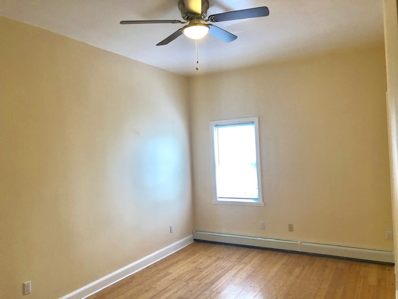 Building Photo - 145 Magnolia St