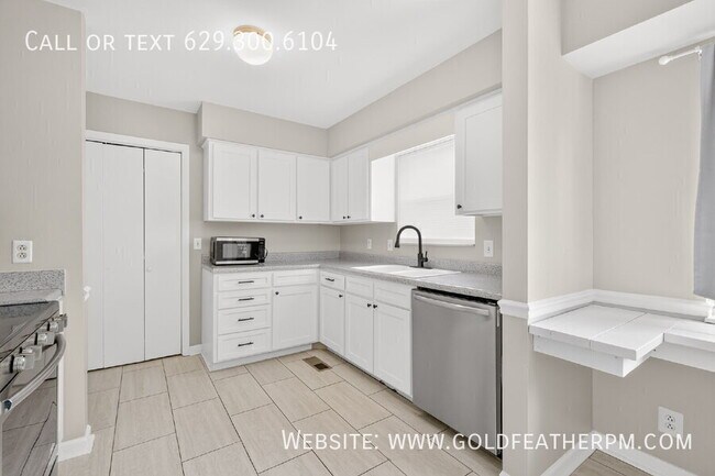 Building Photo - 2901 High Rigger Dr