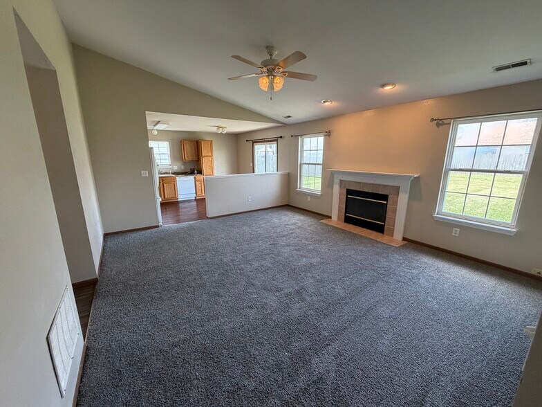 Building Photo - 1216 Wolf Run Ct
