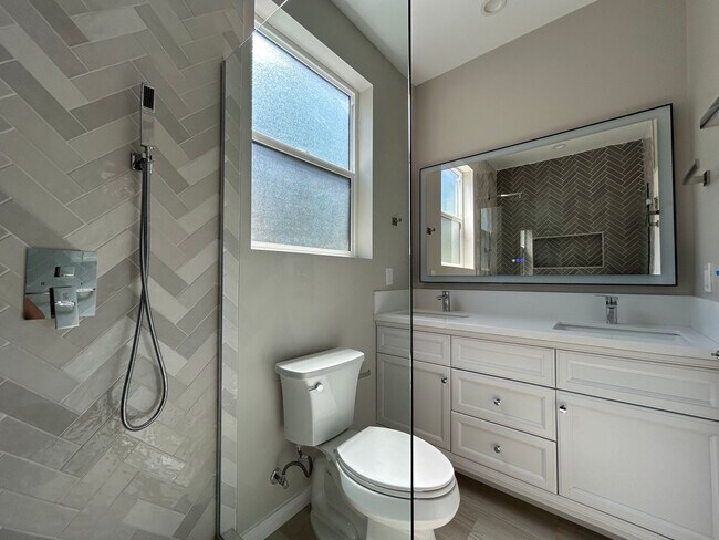 Building Photo - Newly Built 4 bed 2 bath unit (2024)