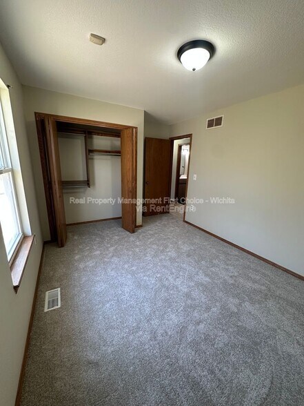 Building Photo - 1450 N Green St