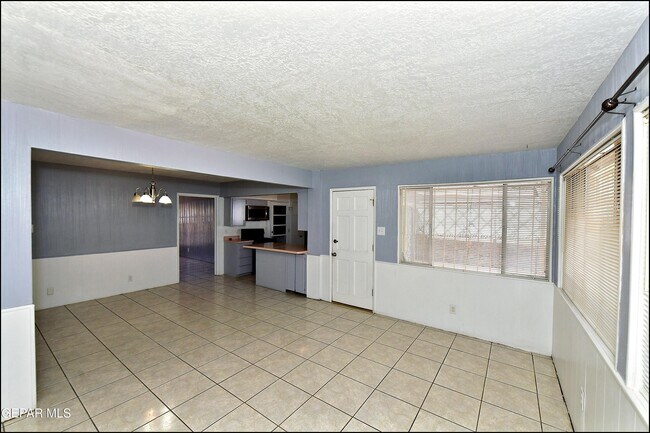 Building Photo - 5613 Creston Ave
