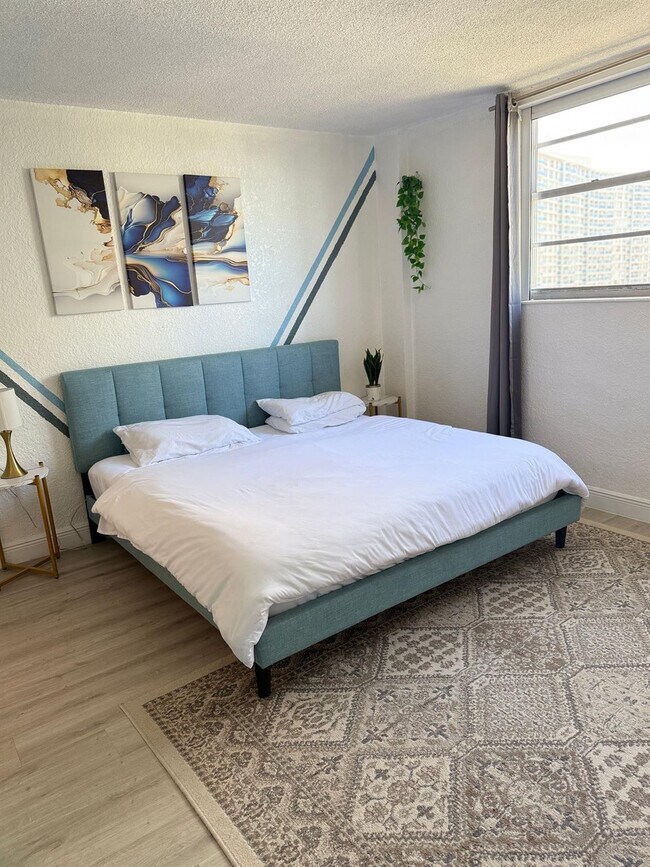 Building Photo - 4001 S Ocean Dr