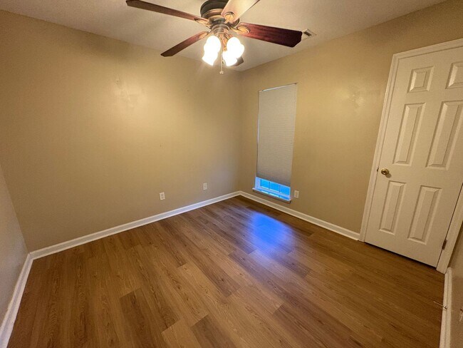 Building Photo - 934 Sedgefield Cir