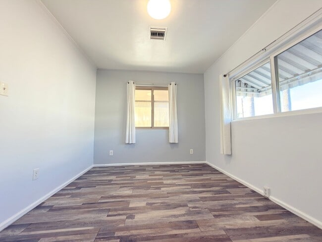 Building Photo - 1007 De Foe St