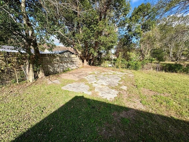 Building Photo - 1836 Rivercrest St