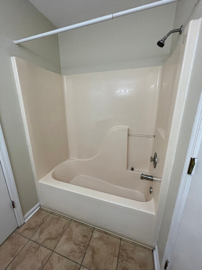 Tub and shower - 2930 Lee Rd 430
