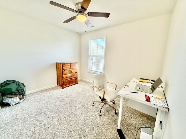 Building Photo - 3 Bed, 2.5 Bath Home in Highly Desired Are...