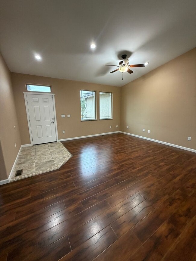 Building Photo - Beautiful Home In Quiet Neighborhood! Landscaping Included!