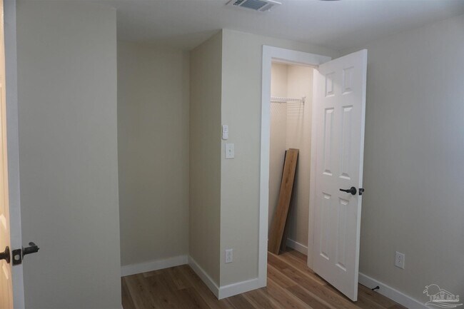 Building Photo - 513 W De Soto St