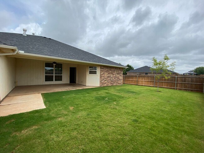 Building Photo - 5002 Scarlet Oak Dr