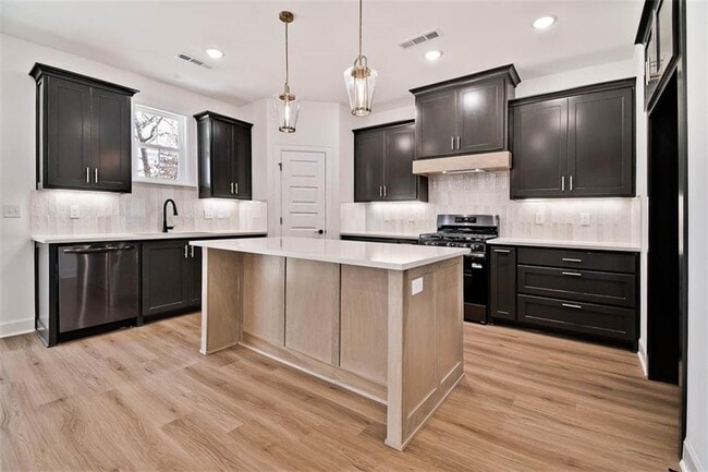 Building Photo - 247 Kinross Dr