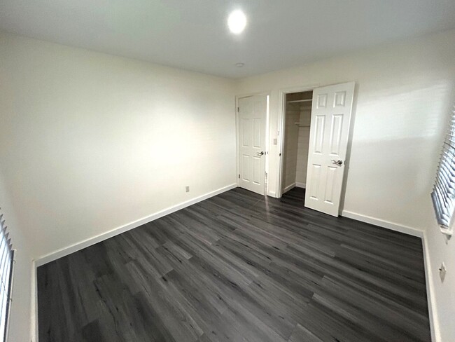 Building Photo - Completely Updated 2 bedroom 1 bath home w...