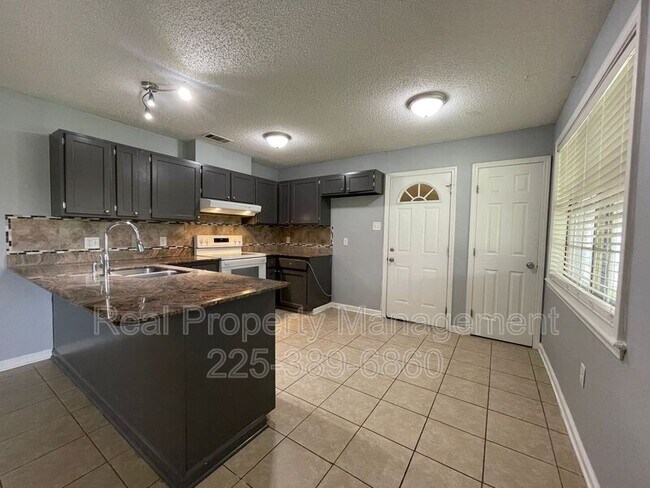 Building Photo - 15482 Patricia Dale Dr