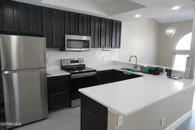 Building Photo - 4614 N Stanton St