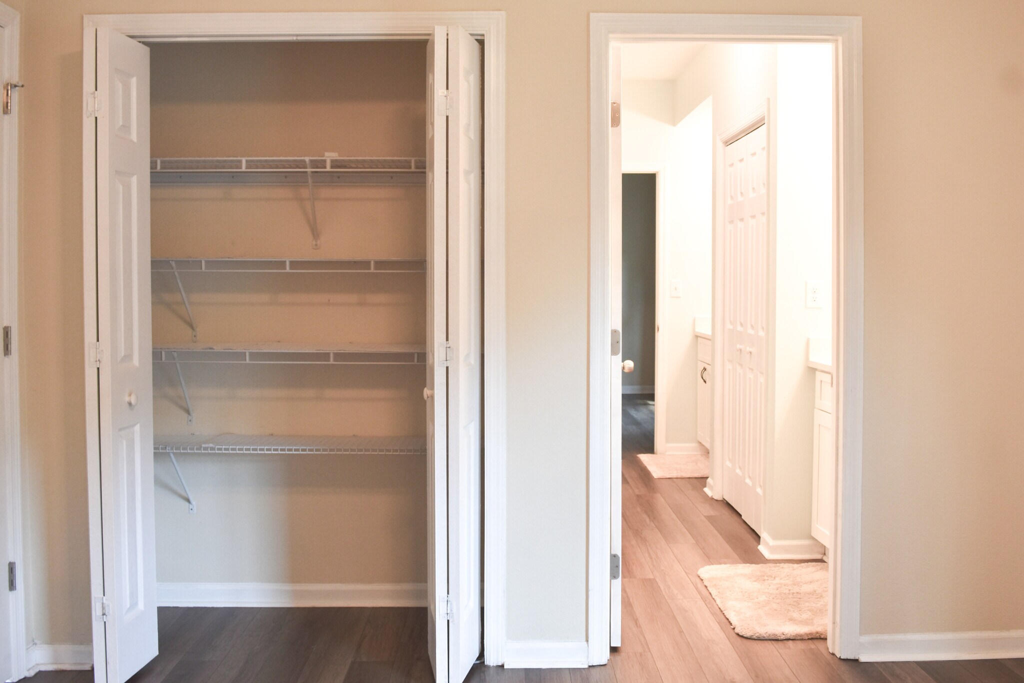 Building Photo - 700 Daniel Ellis Dr