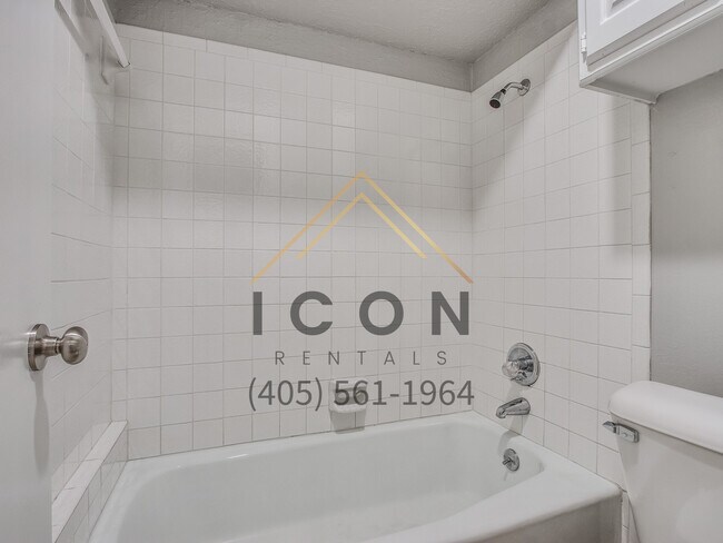 Building Photo - 515 N Robin Way