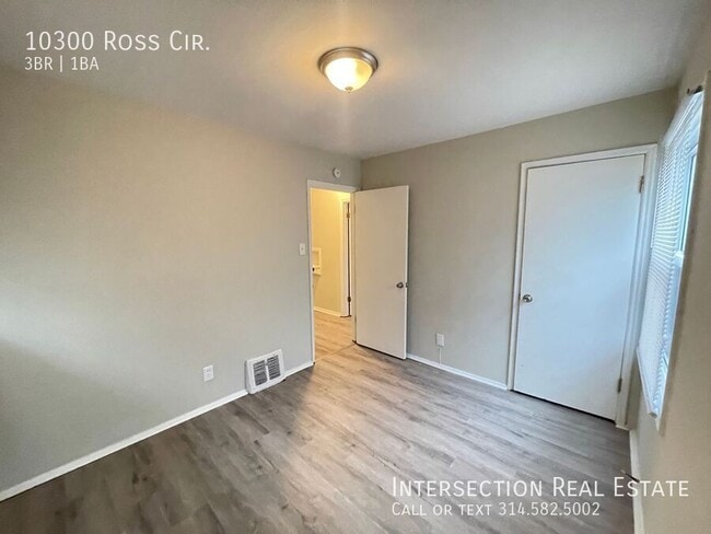 Building Photo - 10300 Ross Cir