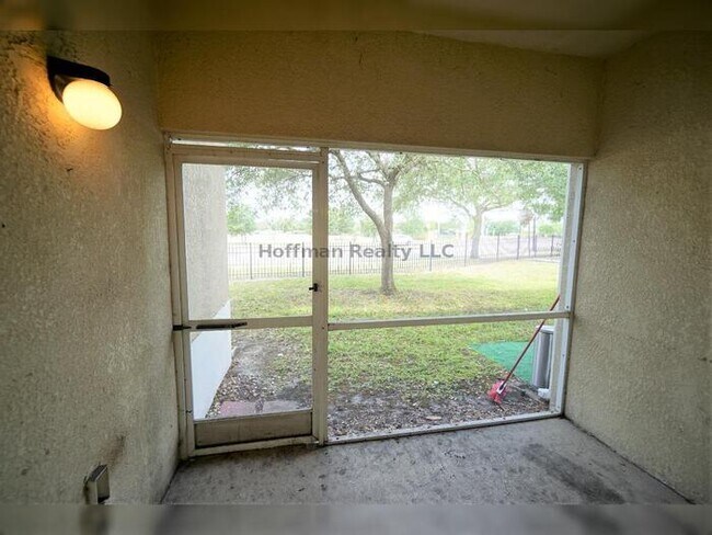 Building Photo - 3/2 Condo in Villages of Bloomingdale