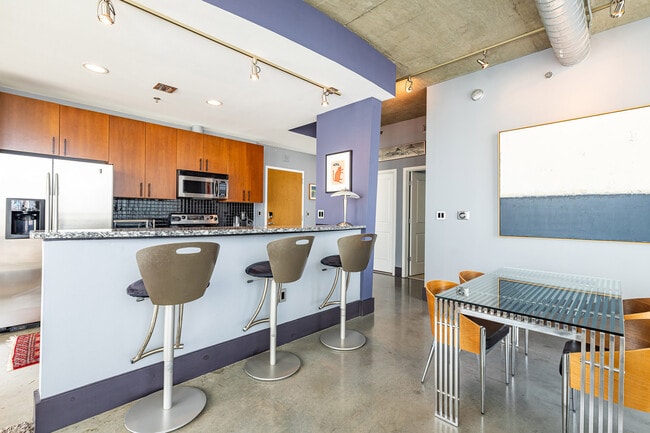 Building Photo - 943 Peachtree St NE