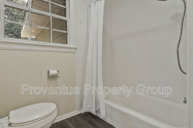 Building Photo - 305 Chaseville St