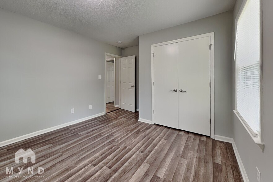 Building Photo - 547 Whitethorn Dr